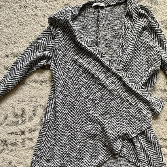 High-Low Cardigan - Picture 2 of 2